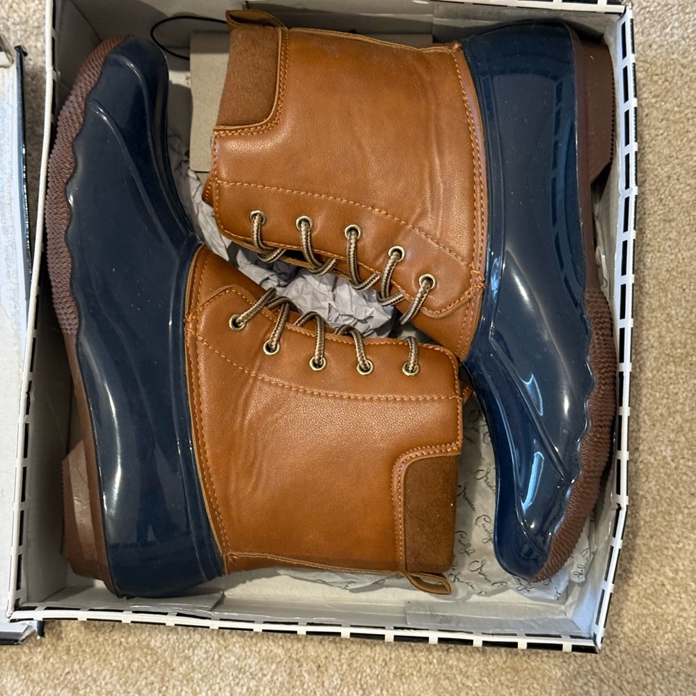 Women’s navy and brown brand new duck boots